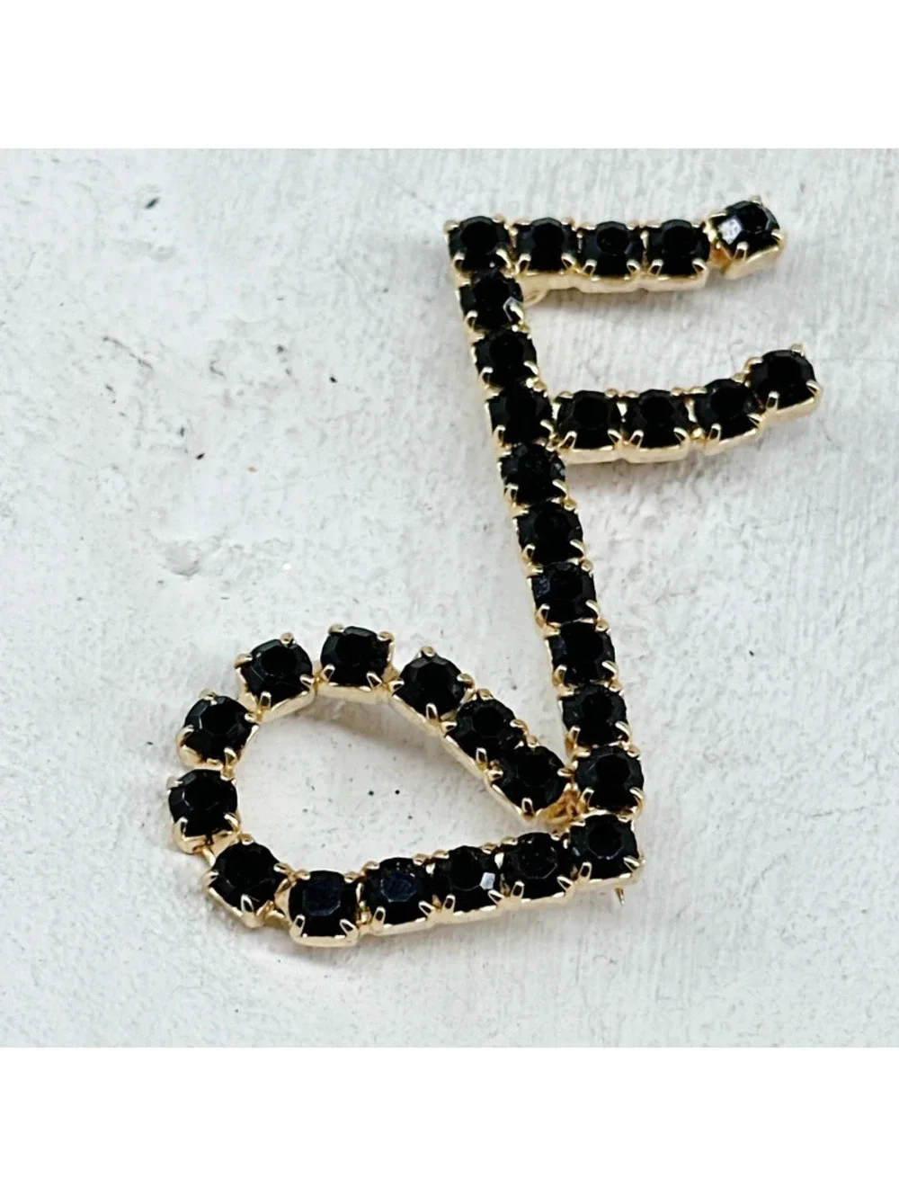 380u. Vintage Black Music Note Brooch